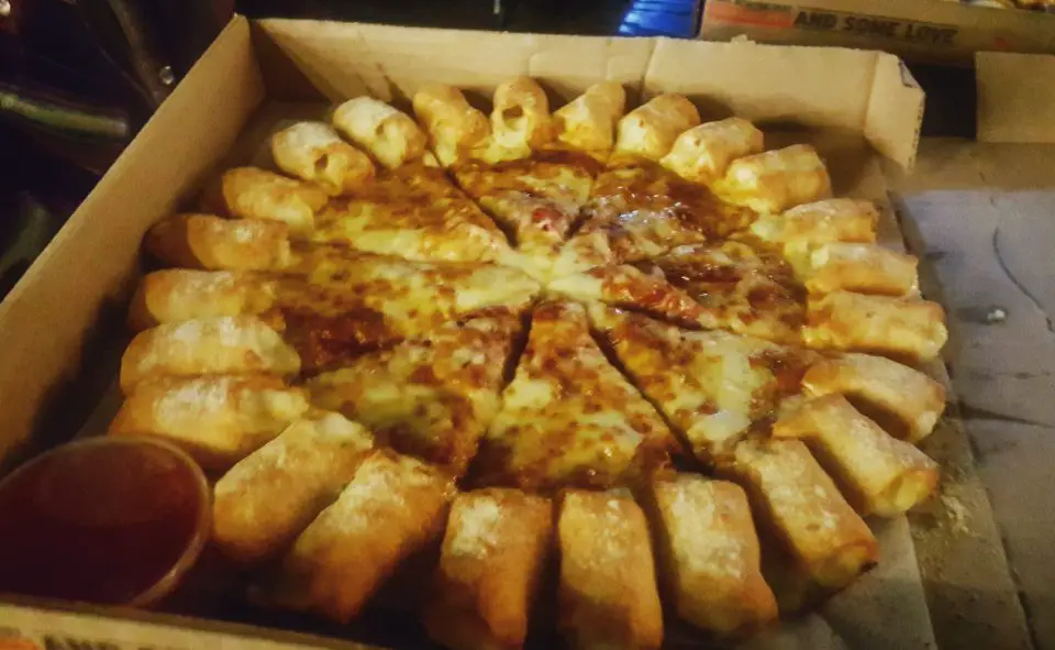 Pizza with cheesy bites